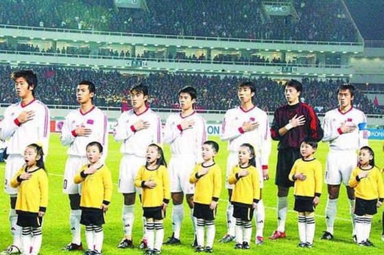 為什么足球比賽帶球童入場,足球進(jìn)場為什么要牽小孩