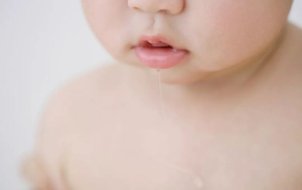 為什么多吐唾液會影響健康,經(jīng)常吐口水有什么危害