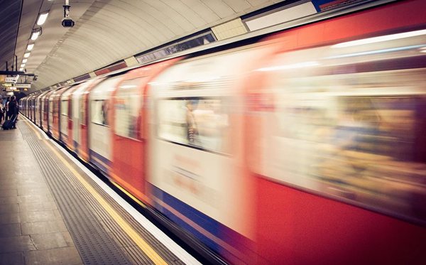同是地鐵為什么有的叫subway，有的卻叫metro？