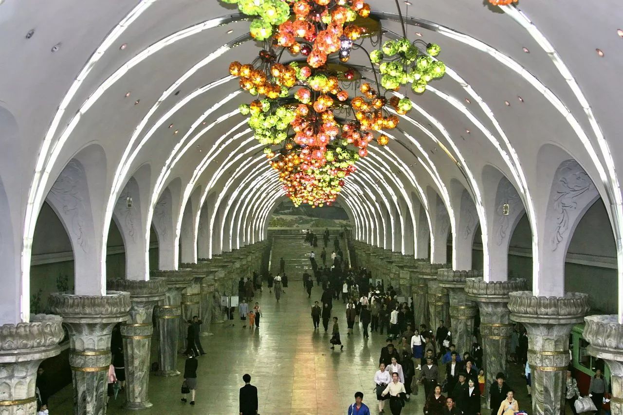 同是地鐵為什么有的叫subway，有的卻叫metro？