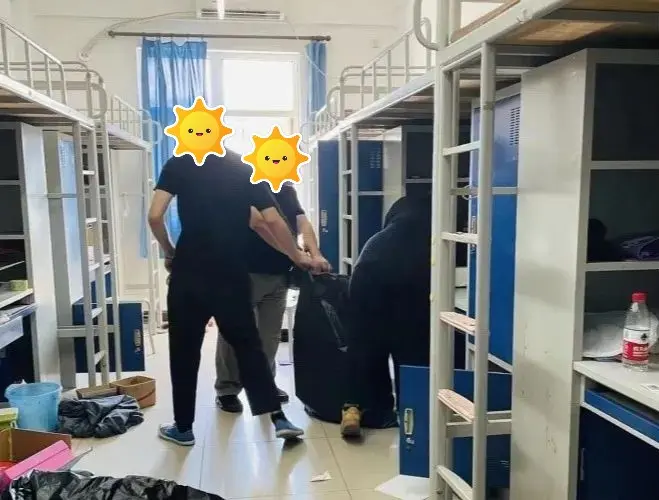 首鋼工學(xué)院宿舍條件怎么樣,有空調(diào)和獨立衛(wèi)生間嗎？（附宿舍圖片）