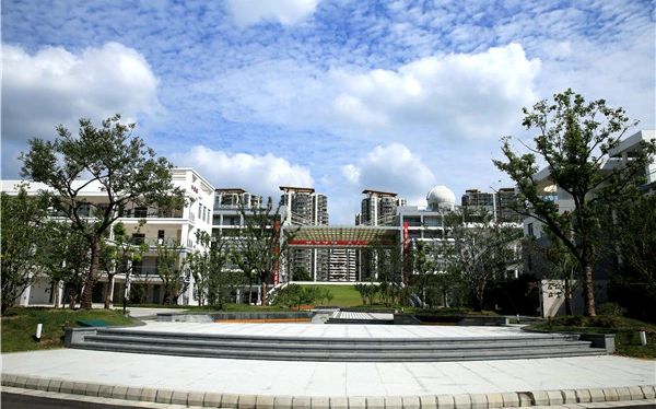 西安交通大學(xué)蘇州附屬中學(xué)是公立還是私立,是重點(diǎn)中學(xué)嗎？