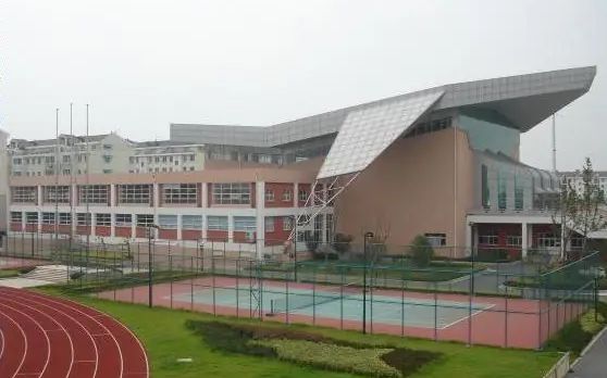 昆山震川高級中學(xué)簡介概況（建校歷史、地址、師資、校訓(xùn)、環(huán)境）