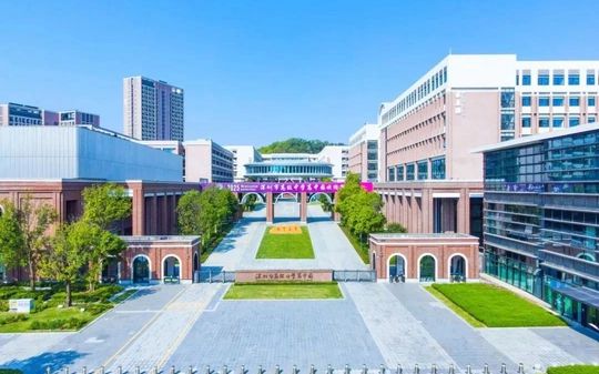 深圳市高級中學(xué)創(chuàng)新高中簡介概況（建校歷史、地址、師資、校訓(xùn)、環(huán)境）