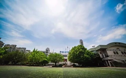 深圳市羅湖外語(yǔ)學(xué)校是公立還是私立,是重點(diǎn)中學(xué)嗎？