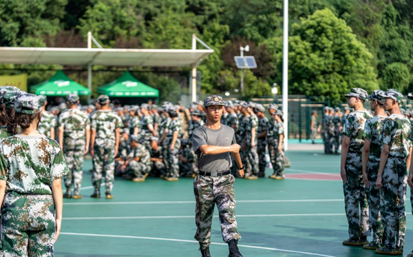 高中軍訓(xùn)要收費(fèi)嗎,高一軍訓(xùn)要不要交錢