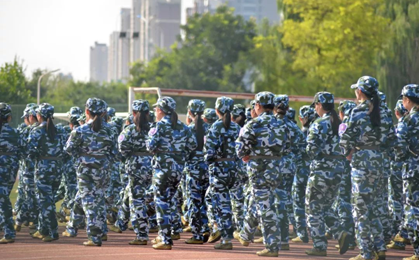 初中軍訓(xùn)一般在幾月幾號(hào),初一軍訓(xùn)是什么時(shí)候開始